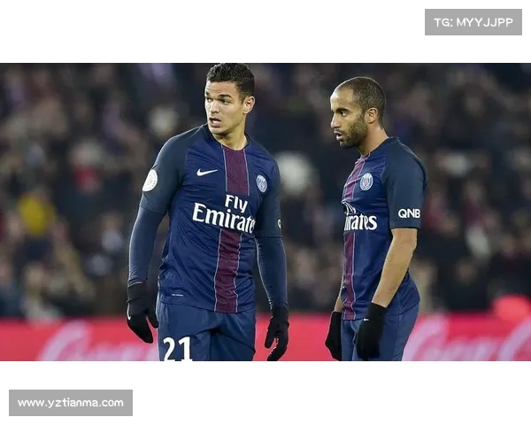 小卢卡斯在巴黎替补角色转变对球队战术体系与更衣室氛围的深远影响